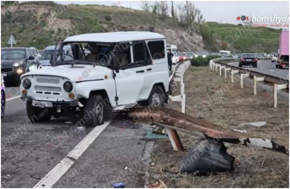 Կոտայքում «УАЗ»-ը դուրս է եկել հանդիպակաց երթևեկելի գոտի, ապա բախվել «ГАЗ 3102»-ին